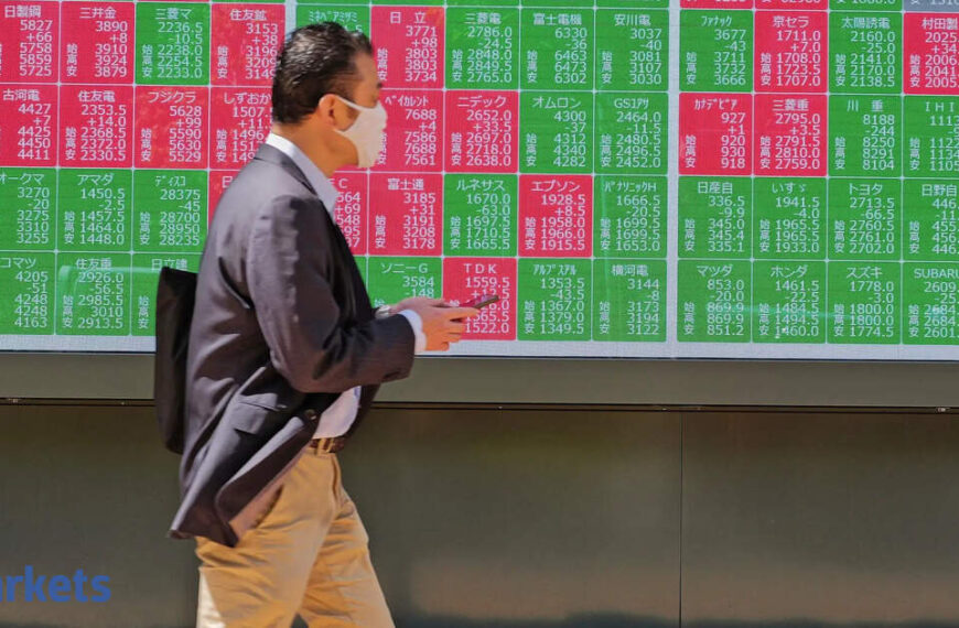 Japan’s Nikkei closes at two-week low after heavy sell-off of US stocks, bonds
