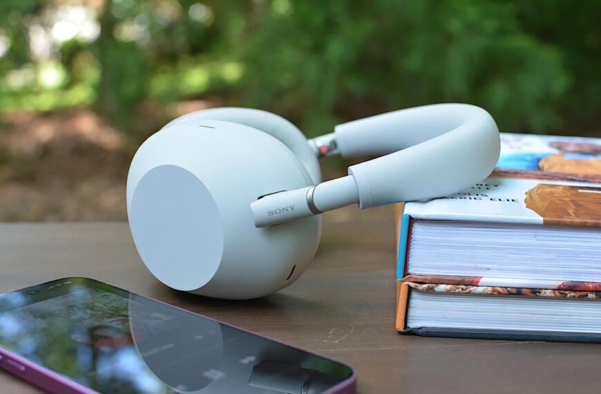 Amazon includes a free $30 gift card when you buy the Sony WH-1000XM6 headphones