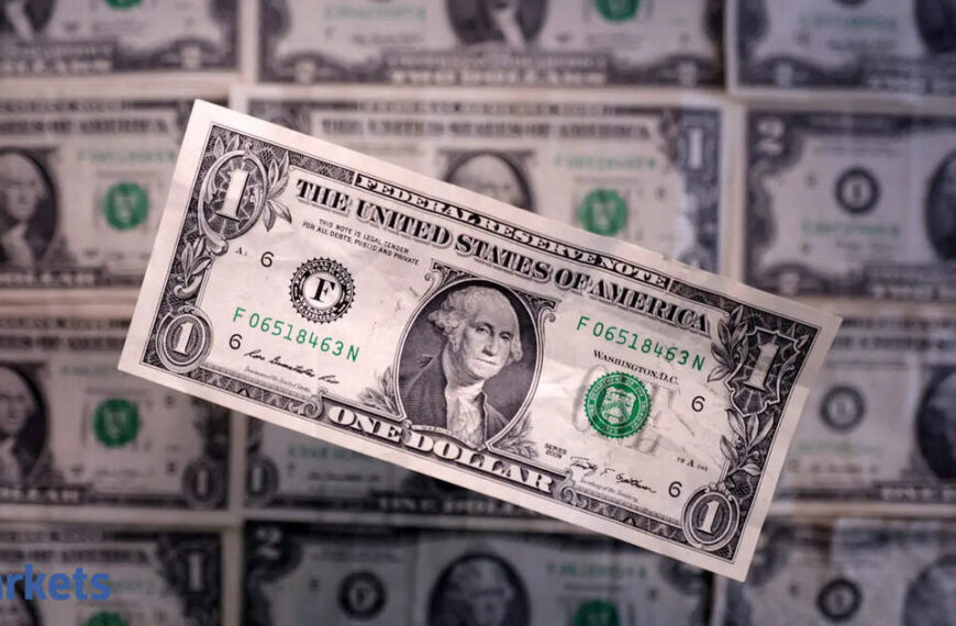US dollar declines as traders assess tariff outlook