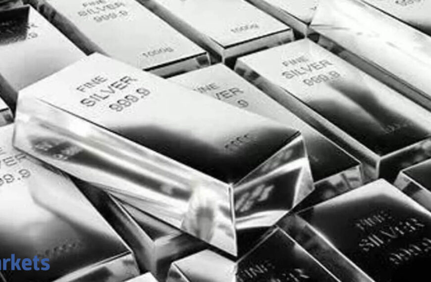 Silver hits new peak of Rs 1.04 lakh/kg amid global, industrial push