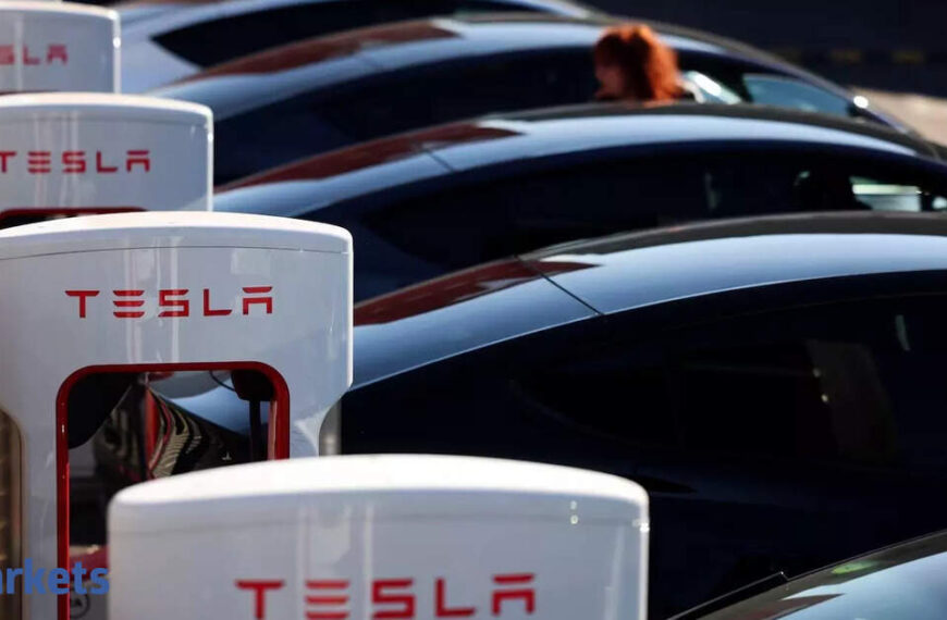 Tesla shares gain 5% as Trump-Musk feud appears to cool