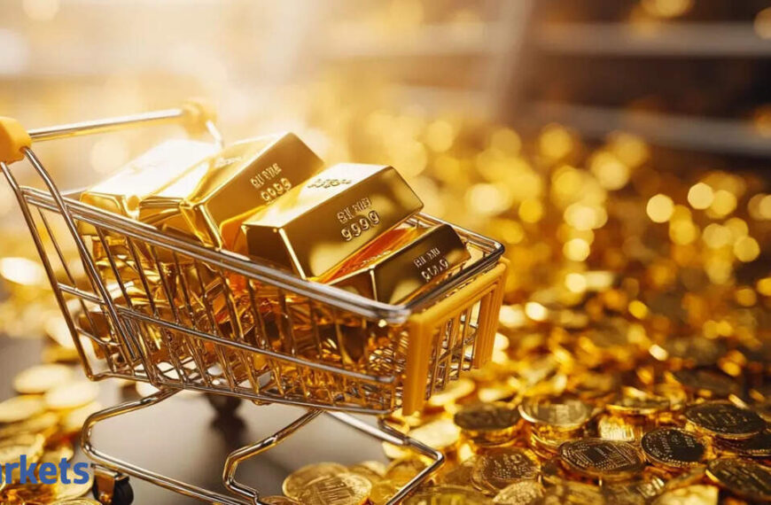 Gold Price Prediction: Yellow metal tumbles Rs 2,800/10 gms amid US-China trade uncertainty. How to trade