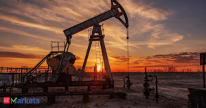 Oil prices tick up on worries of escalating…
