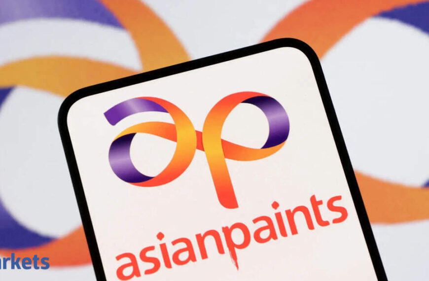 Reliance Industries sells $901 million stake in Asian Paints
