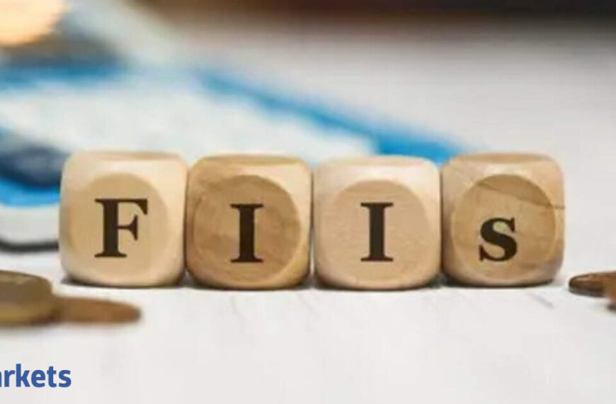 FIIs dump Rs 4,892 crore worth of equities in June; DIIs step in with Rs 44,000 crore buying