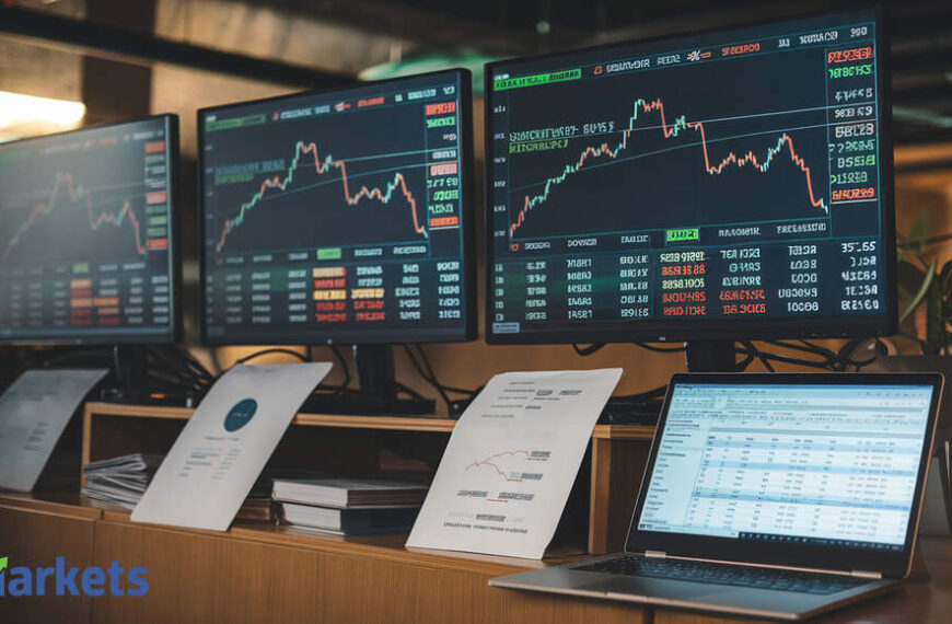 Negative Breakout: 7 stocks cross below their 200 DMAs – Downside Ahead