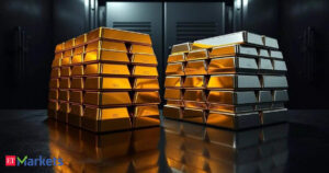 Gold hits fresh record high of Rs 1.01…