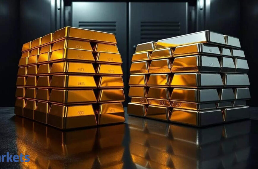 Gold hits fresh record high of Rs 1.01 lakh/10 gms; analysts see more upside ahead