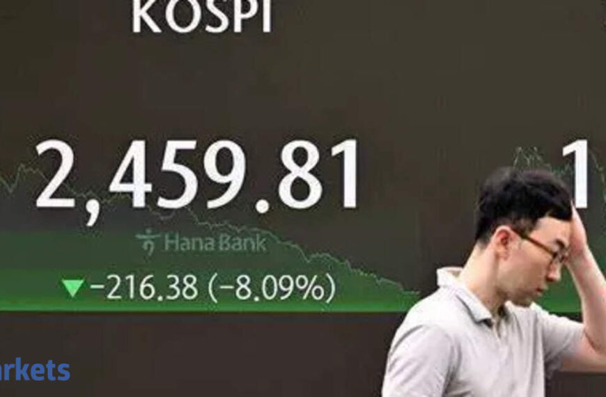 S.Korean shares close at 3-1/2-year high on AI rally; SK Hynix hits record high