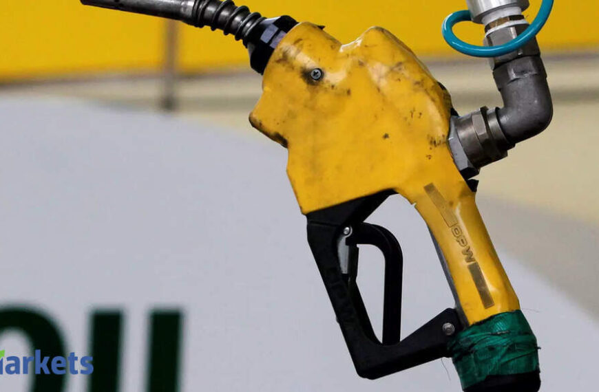 Stocks to Buy | Bottom-Up Alpha: Samir Arora on finding growth in a sideways market – ​Global Tensions & Crude Oil Reaction