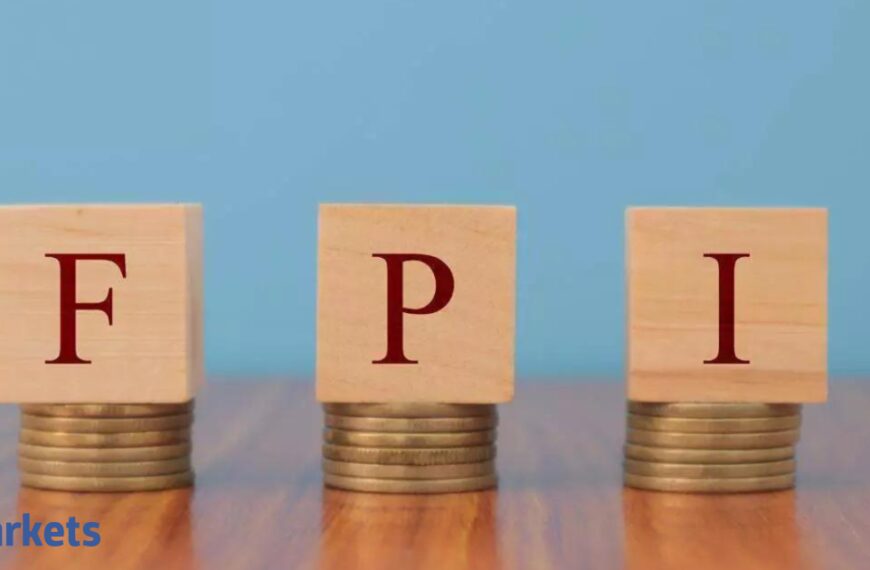 Foreign Portfolio Investors: FPIs push for extended license tenure and CAS in India
