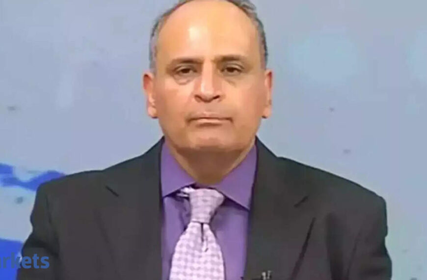 Sanjiv Bhasin: Sebi bars Sanjiv Bhasin and 11 others for alleged stock manipulation