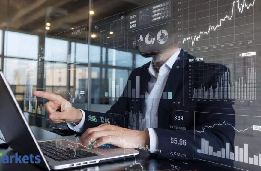 At multi-year highs: These 7 stocks witness 5-year swing high breakout – On a high