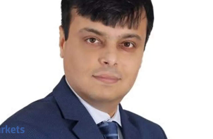 How should you place your bets as Nifty makes a U-turn from 25,000? Vinay Rajani answers