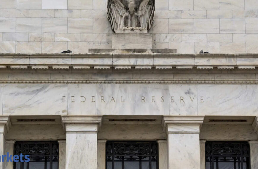 Fed to hold rates steady again as officials wait for more clarity on economy
