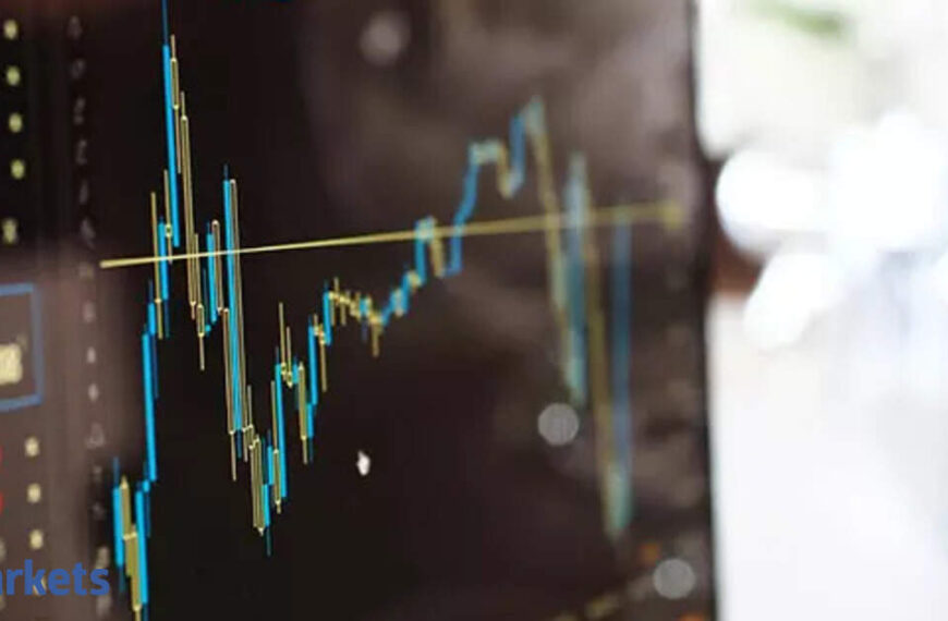 Sensex falls over 100 pts, Nifty below 24,800; IT, banking stocks drag on Fed cues