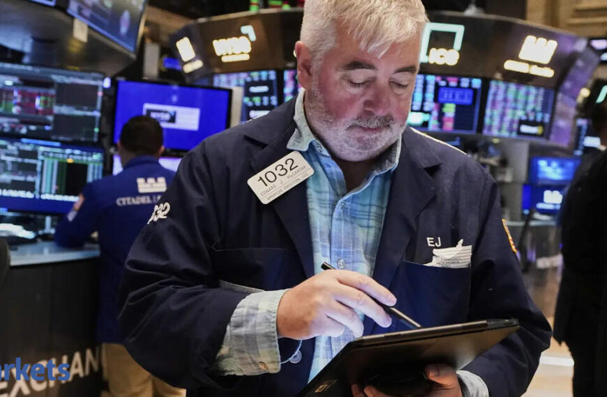 European shares dip as Middle East tensions, U.S. involvement fears weigh