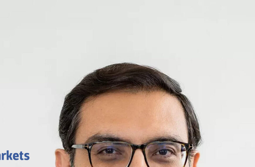 Hiren Ved investment insights: Think Beyond PE: Hiren Ved advocates PEG Ratio for smarter valuation assessment
