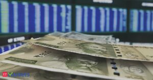 Rupee hits 3-month low on worries over US…