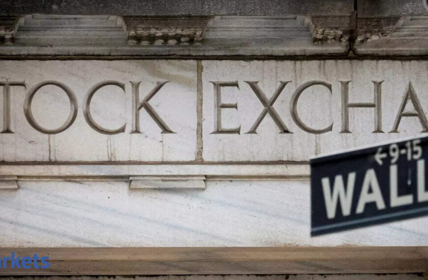 US Equity Futures: US futures pare losses as Trump weighs Iran role