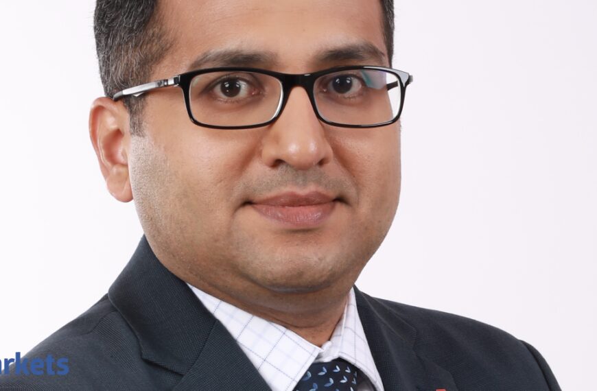 Fund Manager Talk | Sanjay Bembalkar warns against chasing story stocks