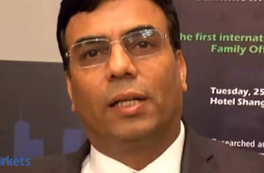 Retail investors now the smart money, HNIs more prone to panic: Sandeep Tandon