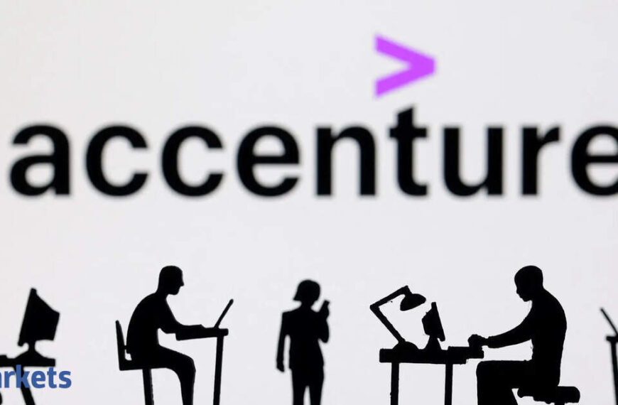 Accenture beats third-quarter revenue estimates