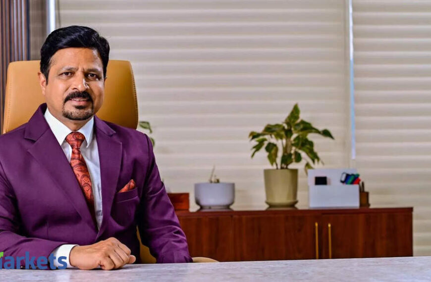 The CEO’s Playbook: Top 6 strategic leadership lessons inspired by cricket – Mind Over Money with Girish Kousgi