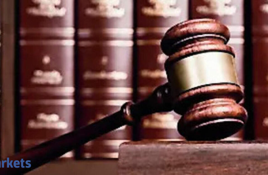 Can’t let probe agencies directly summon counsel: Supreme Court