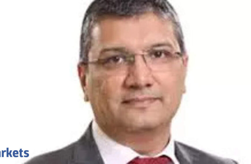 terminal value investing: Fund Manager Talk | How Mihir Vora picks stocks using Gorilla hunt and a LIM test