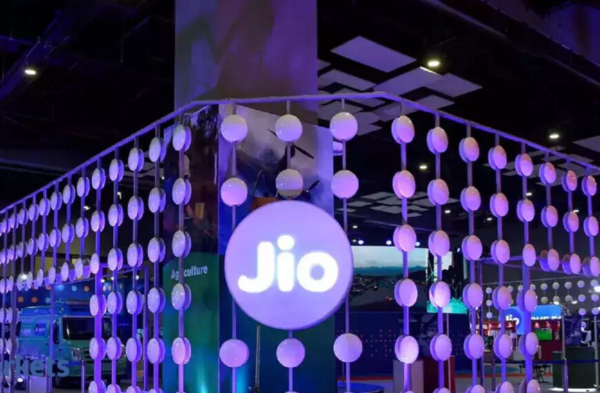 Jio Financial Services shares rise 3% after Rs 190 crore infusion into Payments Bank arm
