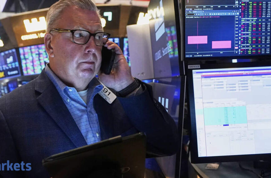 Wall Street ends higher on rate cuts, S&P 500, Nasdaq miss record highs
