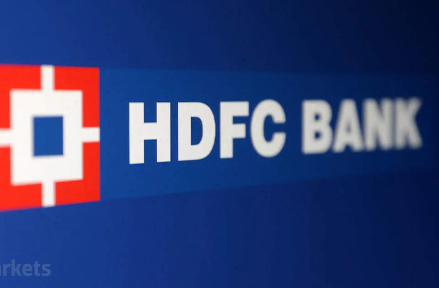 HDFC Bank shares trade ex-dividend for Rs 22 per share, stock down over 1%