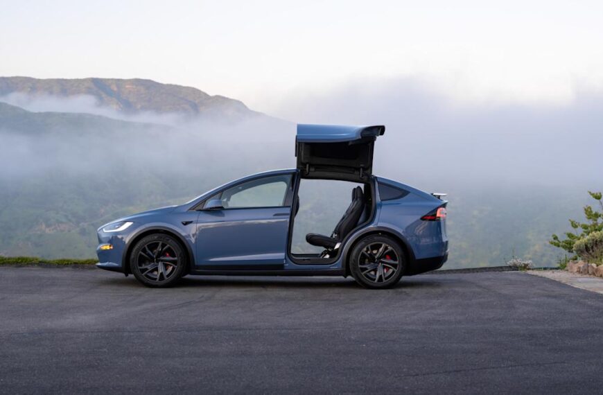 Tesla’s new Model S and X vehicles are now available in the US