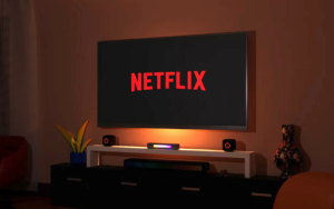 Netflix signs deal to host live TV channels…