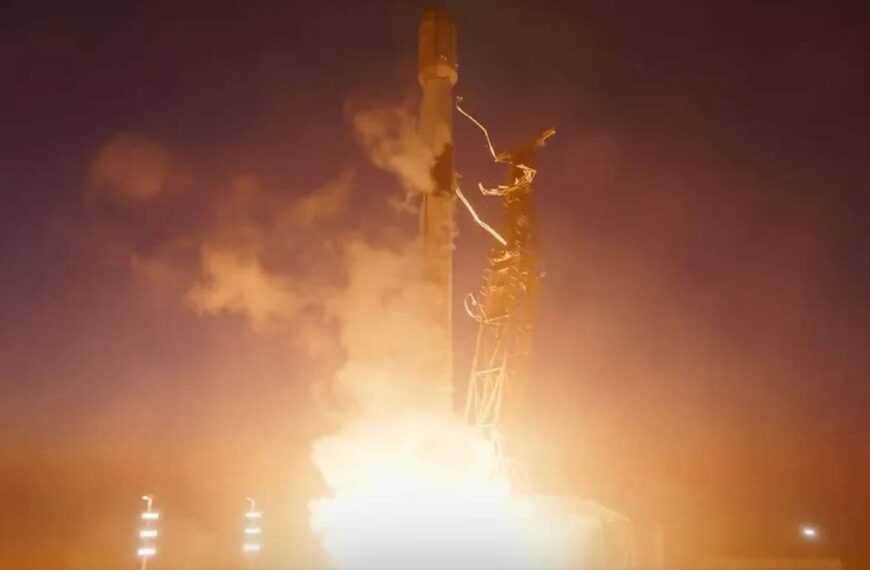 SpaceX Launches 26 Starlink Satellites from California to Expand Low Earth Orbit Internet Network