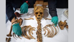 1,000-Year-Old Mummy Found by Gas Workers in Peru…