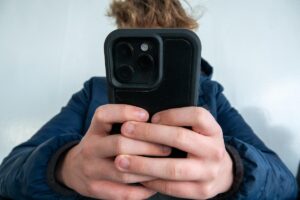 Apple’s iOS 26 requires kids to get parental…