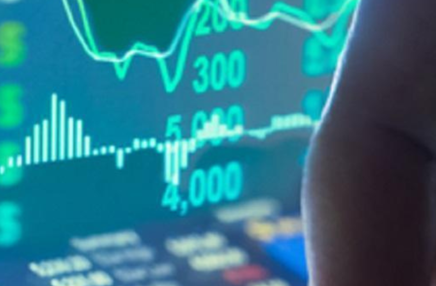 These 4 stocks consistently decreasing quarterly EPS
